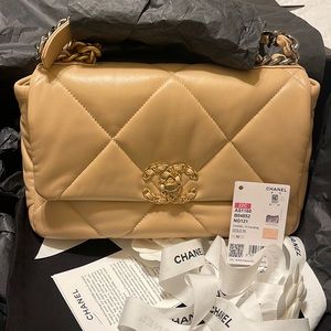 Chanel 19-Beige